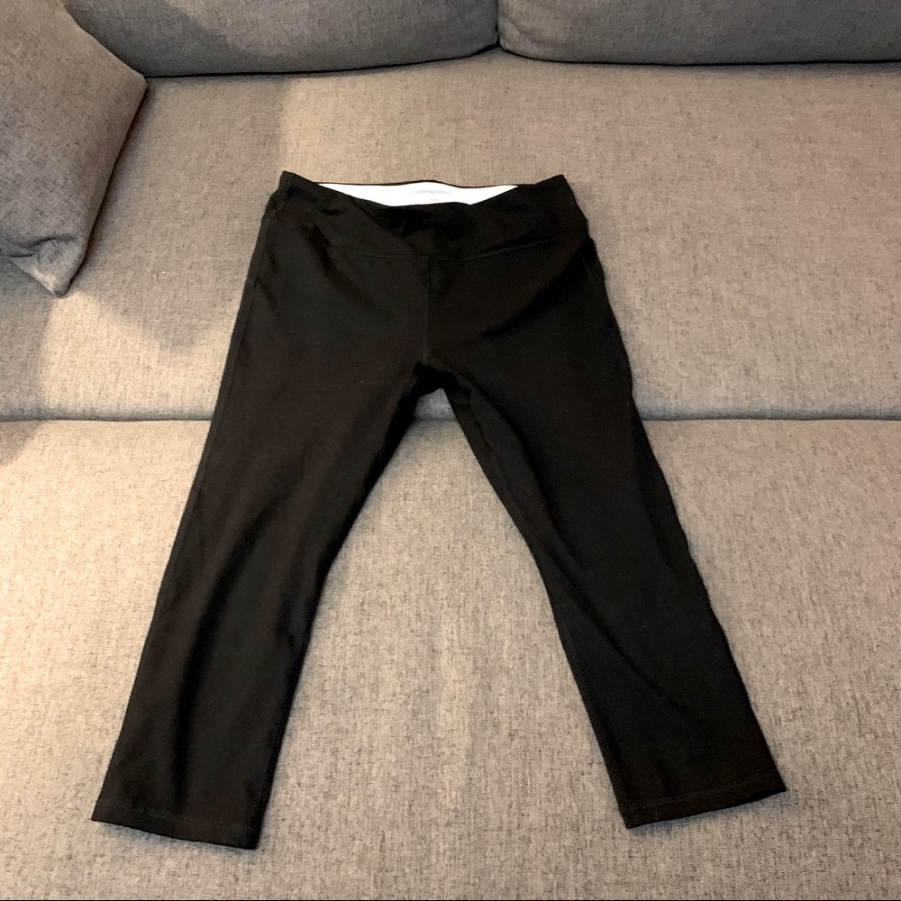 NWOT Black capri workout leggings